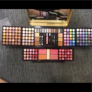 MAKEUP KIT